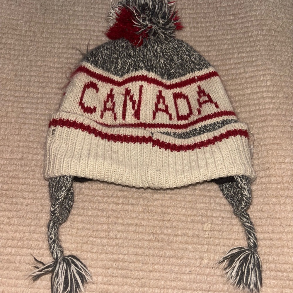 Kids Canada Knit Pom-Pom Hat - Gray and Red 3-5yrs